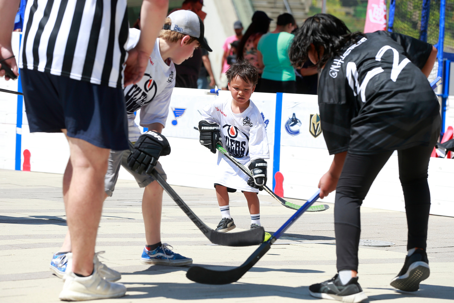 NHL_CANUCKS_STREET_SUN_198